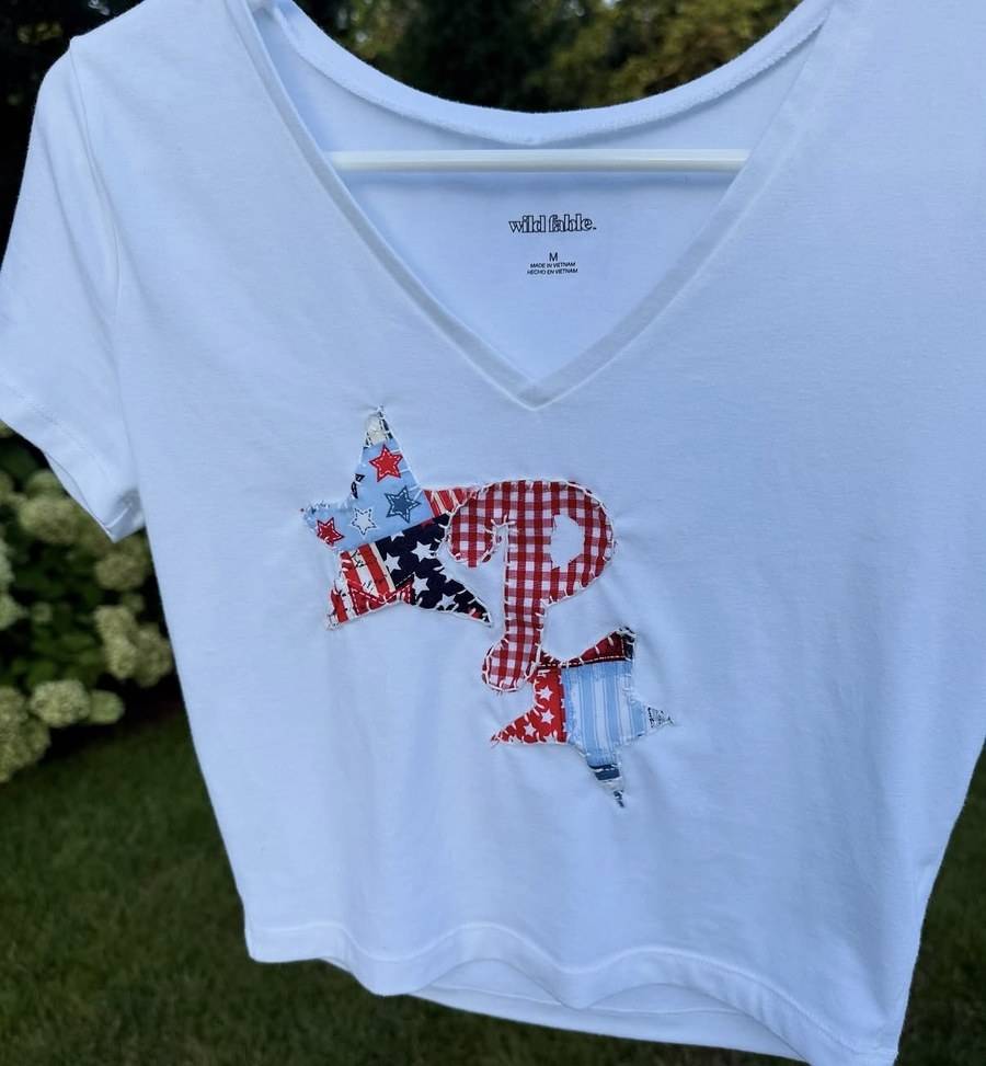 Phillies P & stars v-neck