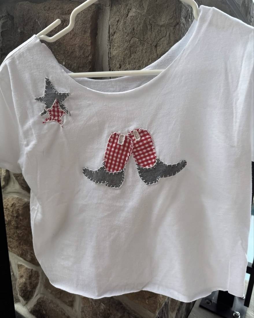 Double boots tee