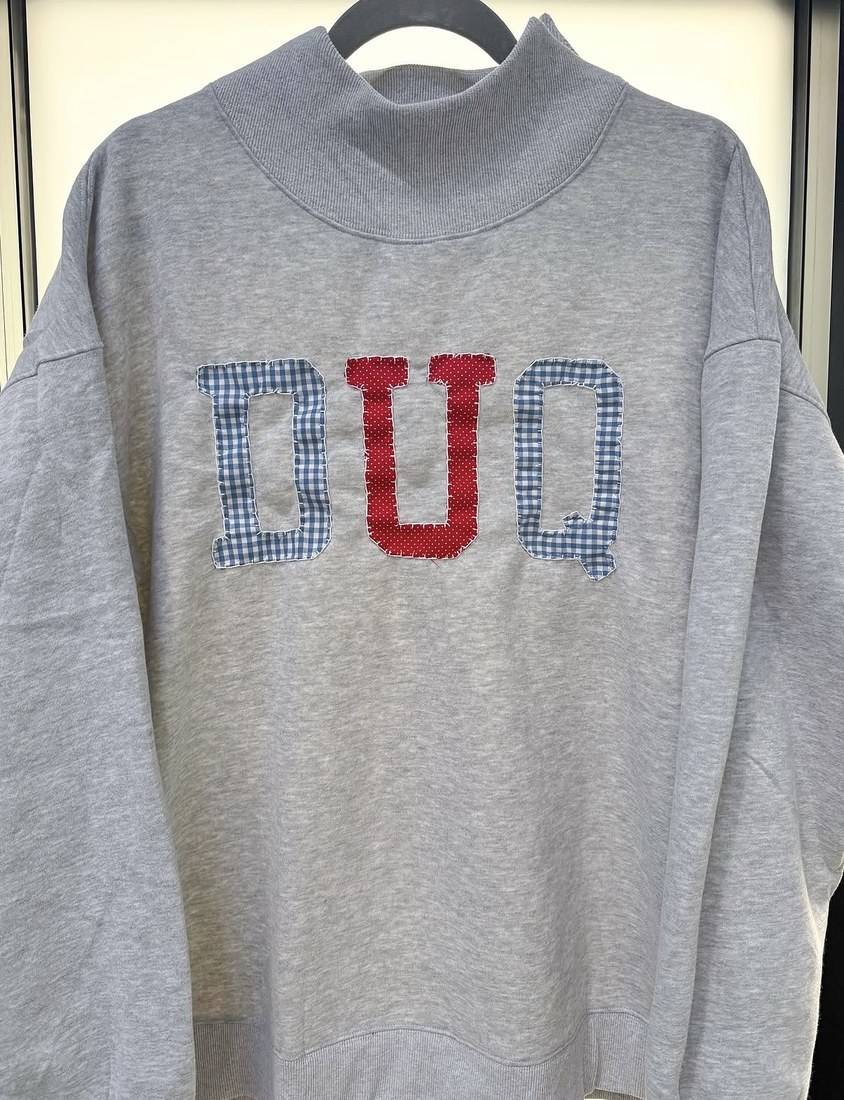 DUQ red & white mockneck